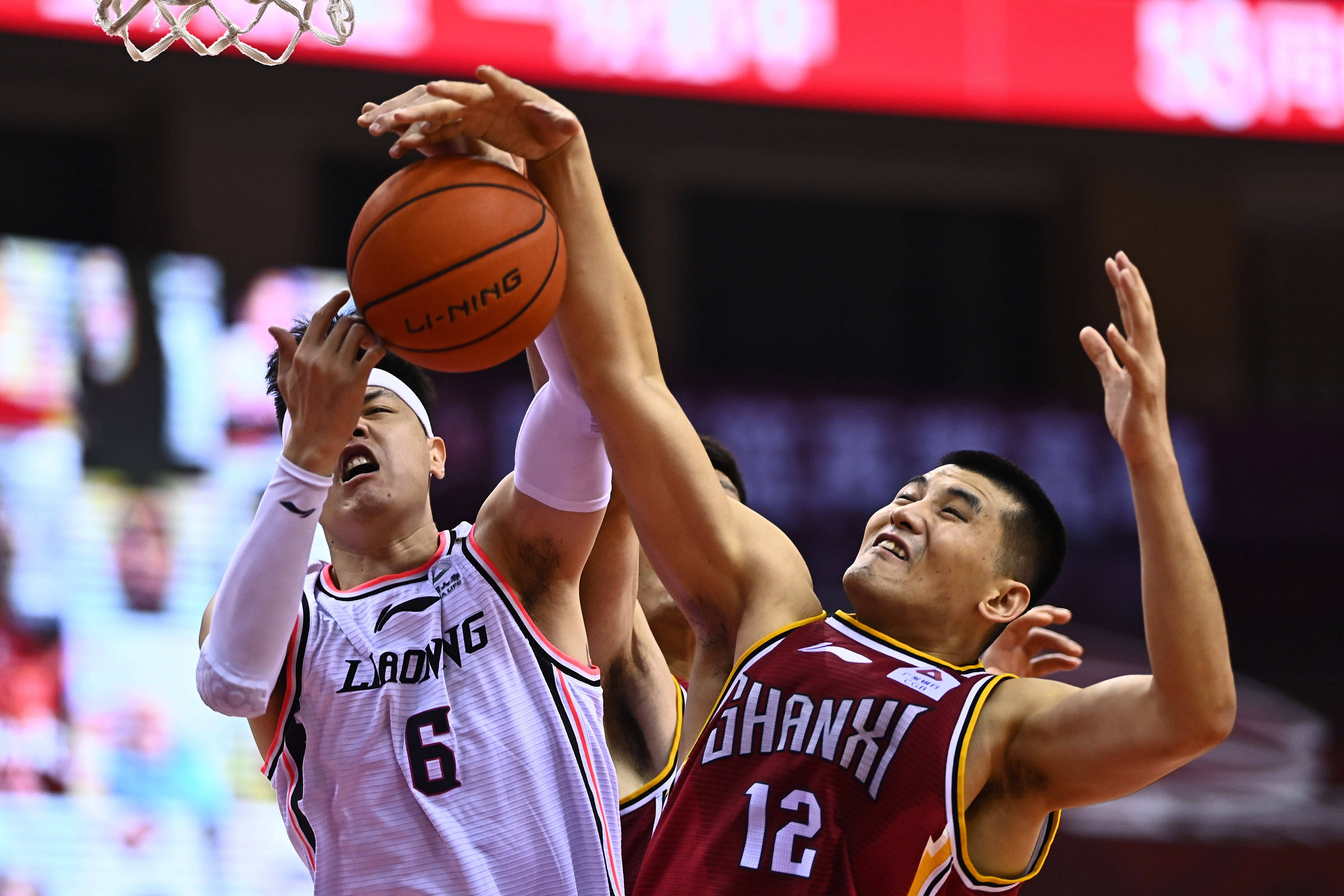 毕竟也只是一名二年级球员，勇士应该给后场新星多一些耐心？