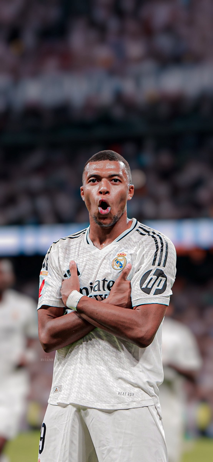 2016 赛季：芝加哥小熊队在夺冠游行中，现场观众向天空撒下蓝色纸屑庆祝