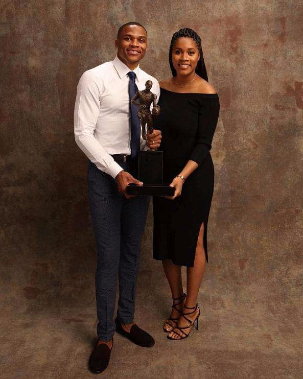 球队取胜后送亚泰降级，海牛球迷在退场时高喊“亚泰降级啦”