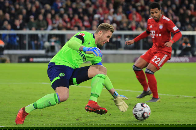 前锋单场双响，全场瞩目