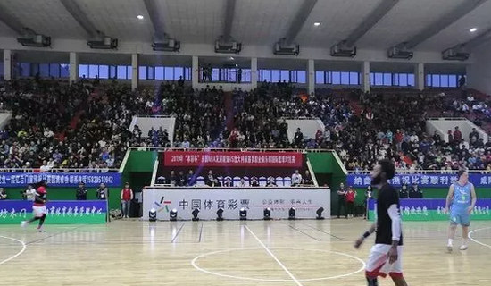 太拼了！杨瀚森后脑勺被撞击！湖人狂砍141分结束三连败