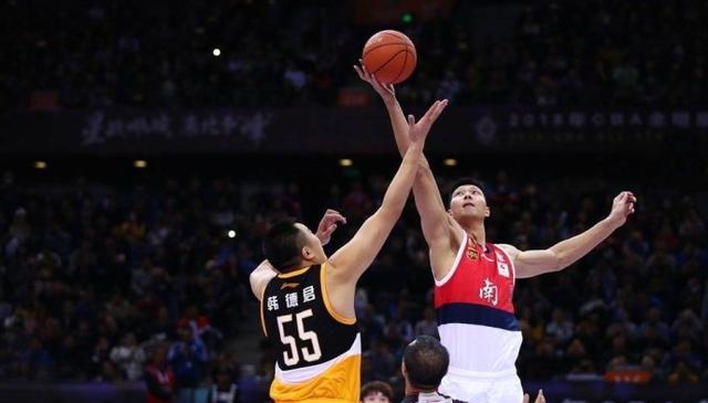 F1中国大奖赛：皮亚斯特里取得杆位