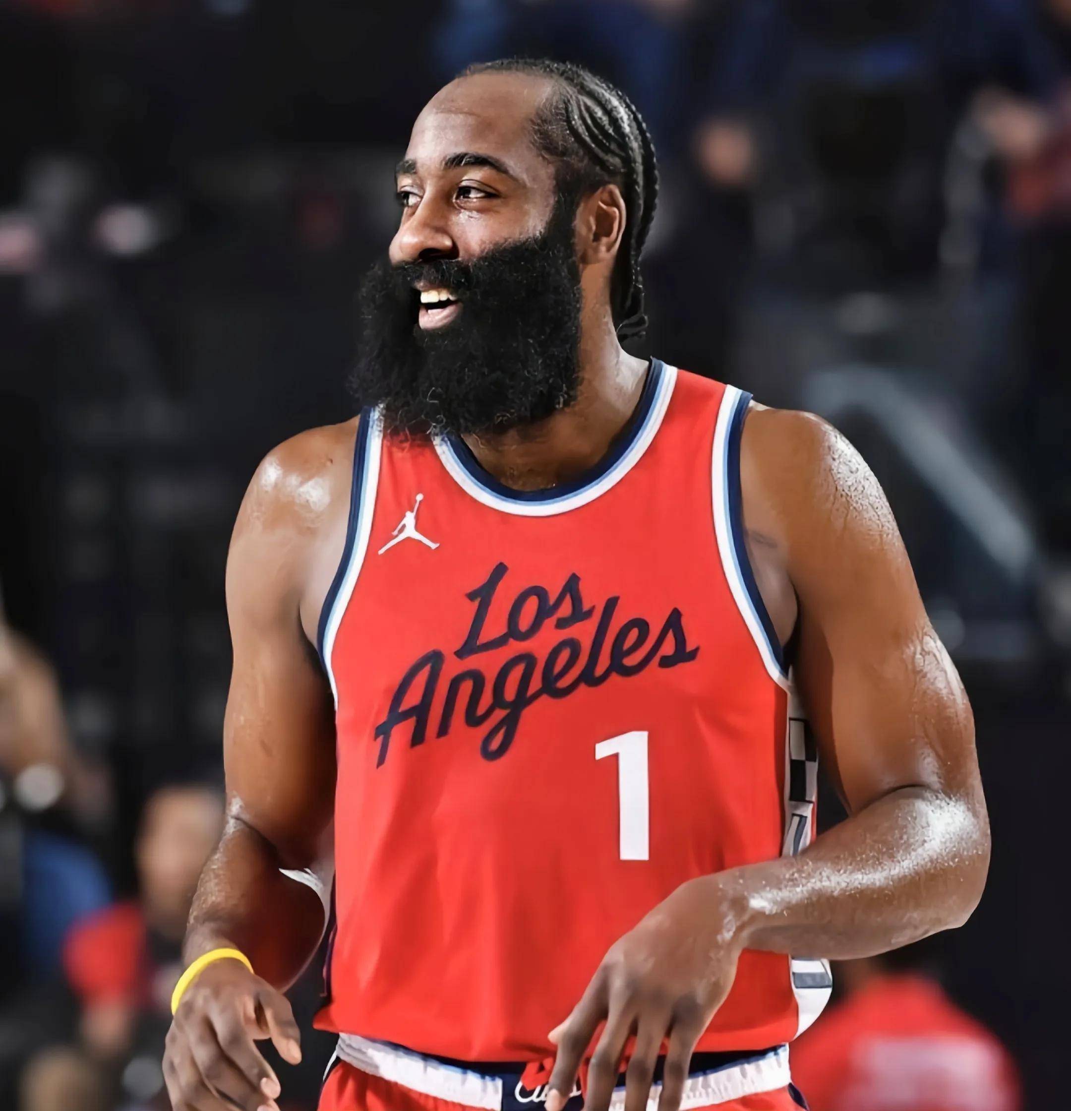 魔术主帅谈生病离场：我感觉头晕目眩，对阵绿军可以正常指挥